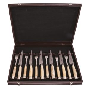 Juego de Tenedores y Cuchillos